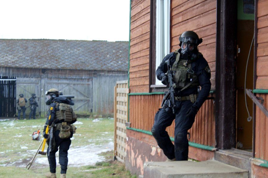 Policja rozbiła dużą grupę przestępczą trudniąca się produkcją narkotyków. Produkcja odbywała się w powiecie szydłowieckim