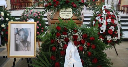Warszawa. Ostatnie pożegnanie Waldemara Chrostowskiego, kierowcy ks. Jerzego Popiełuszki