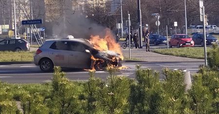 Pożar taksówki w centrum Lublina. Na miejscu są już strażacy [WIDEO]