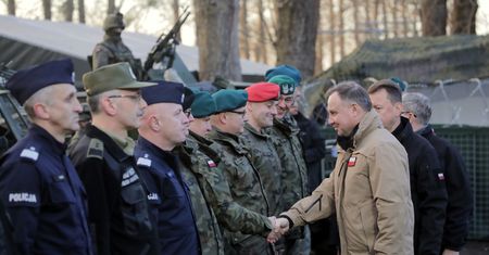 Gorąco na granicy. Prezydent spotkał się z żołnierzami