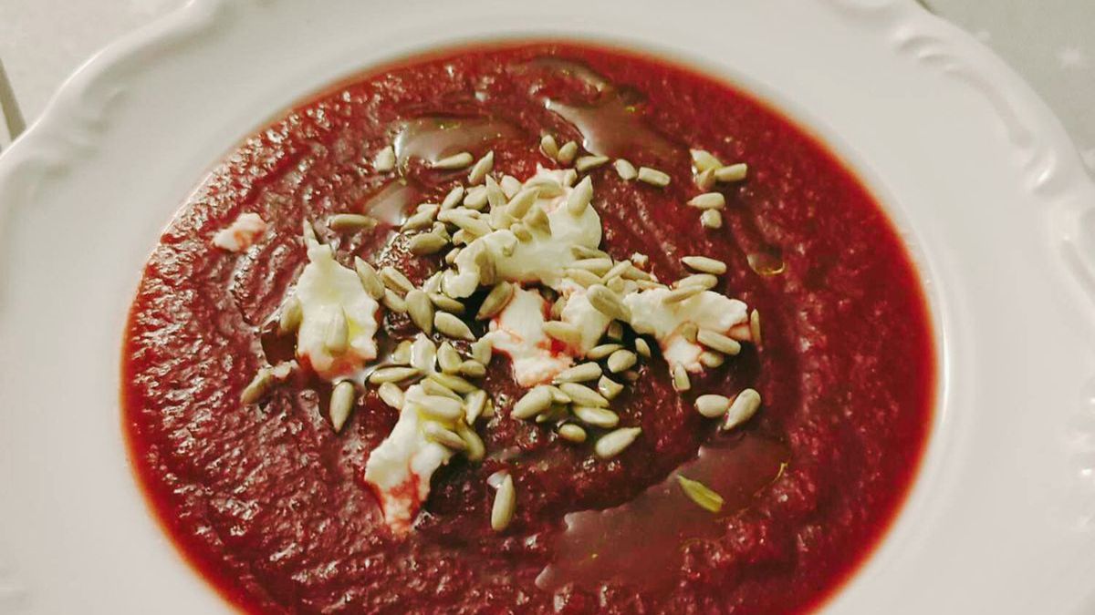 Krem z buraka z fetą, oliwą i słonecznikiem