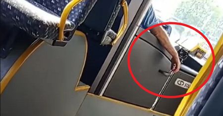 Kierowca nagrany przez pasażerkę. Palił w autobusie. Firma przeprasza