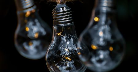 Prąd, kabel, tesla. Znasz się na elektryce? Odpowiedz na te pytania