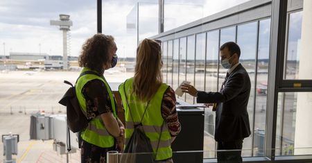 Wakacje 2020. Wróci przymusowa kwarantanna? Padły konkretne kierunki