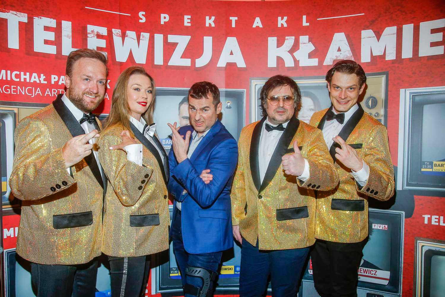 scena z: Bartek Kasprzykowski, Tamara Arciuch, Bartosz Opania, Adam Fidusiewicz, fot. Krzemiński Jordan/AKPA