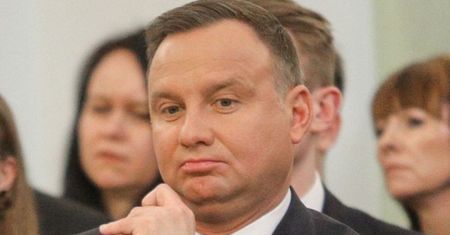 Wydatki Kancelarii Prezydenta RP: 30,5 tysiąca złotych na wstążki, prawie 160 tysięcy na dostawę telefonów...
