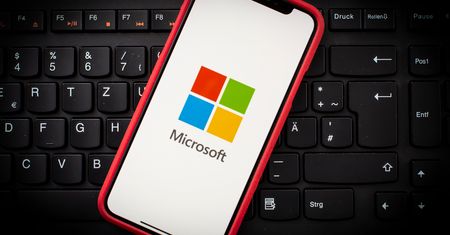 iPhone X z Windows 10 w maszynie wirtualnej. Uruchamia się 20 minut, ale działa
