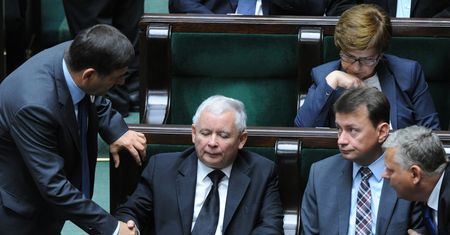 PiS miażdży Platformę. W najnowszym sondażu