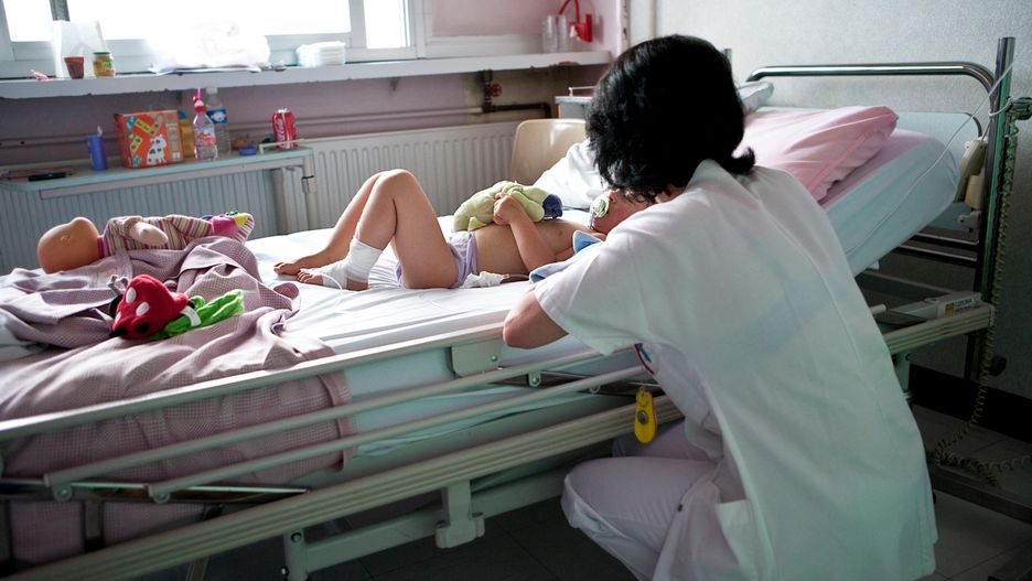 Czym jest spowodowane ostre zapalenie wątroby u dzieci? "Bierze się pod uwagę różne scenariusze"