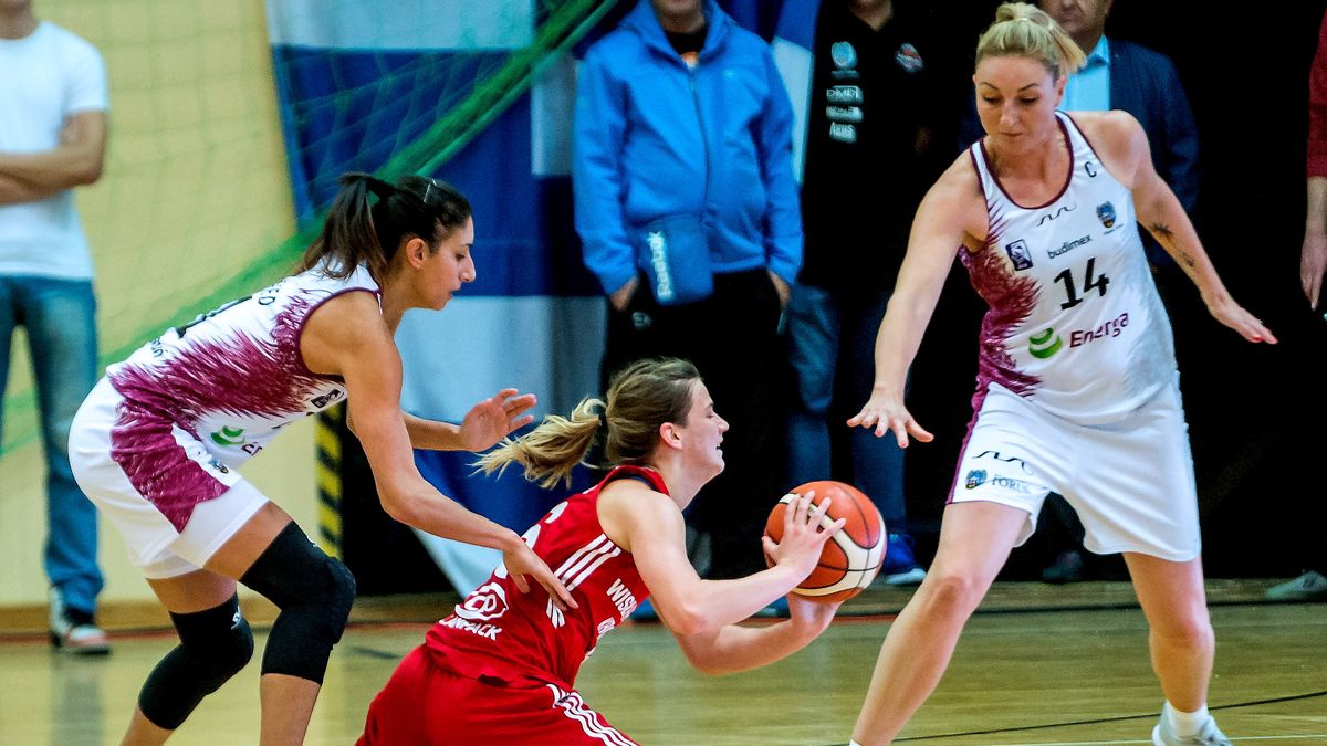 PAP / Tytus Żmijewski / Dominika Owczarzak zawsze ambitnie walczy o każdą piłkę