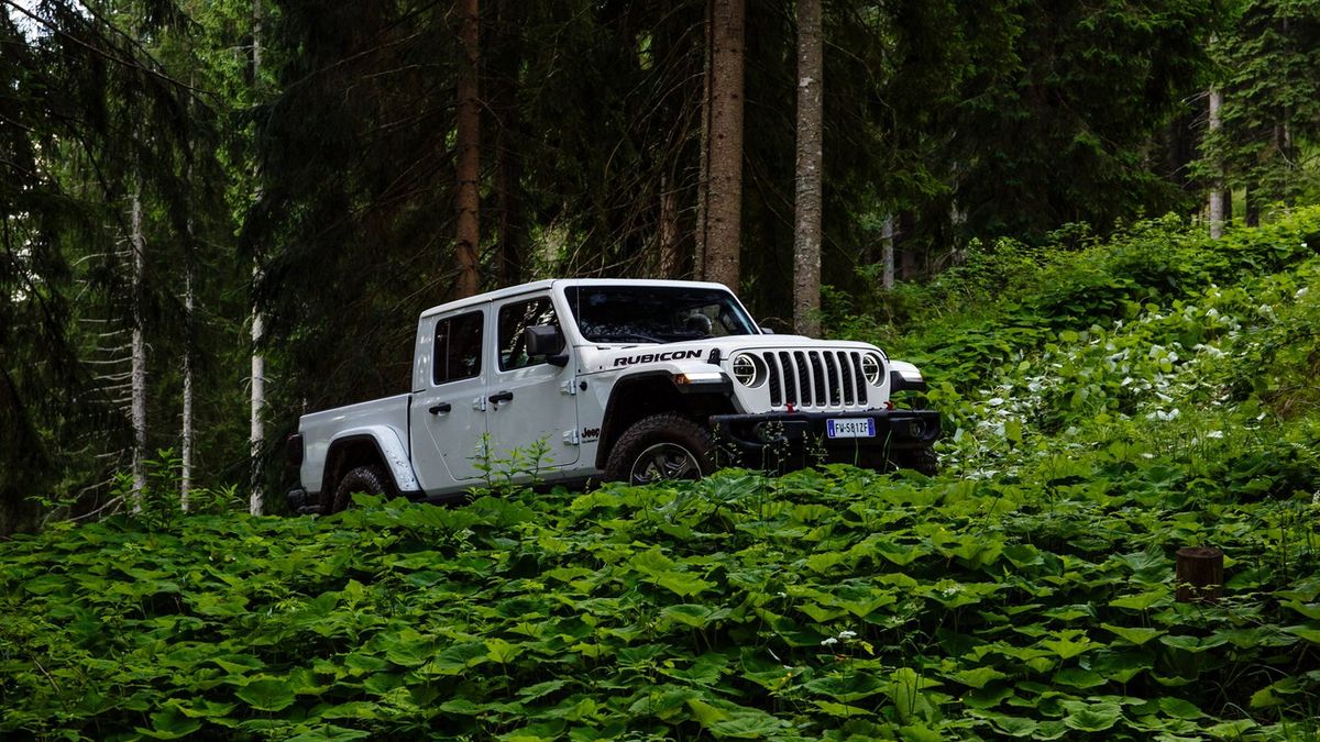 Po prawie 3 dekadach Jeep powraca do świata pickupów.