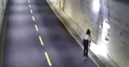 Jechała autostradą na wrotkach. Tak pokazał jej GPS