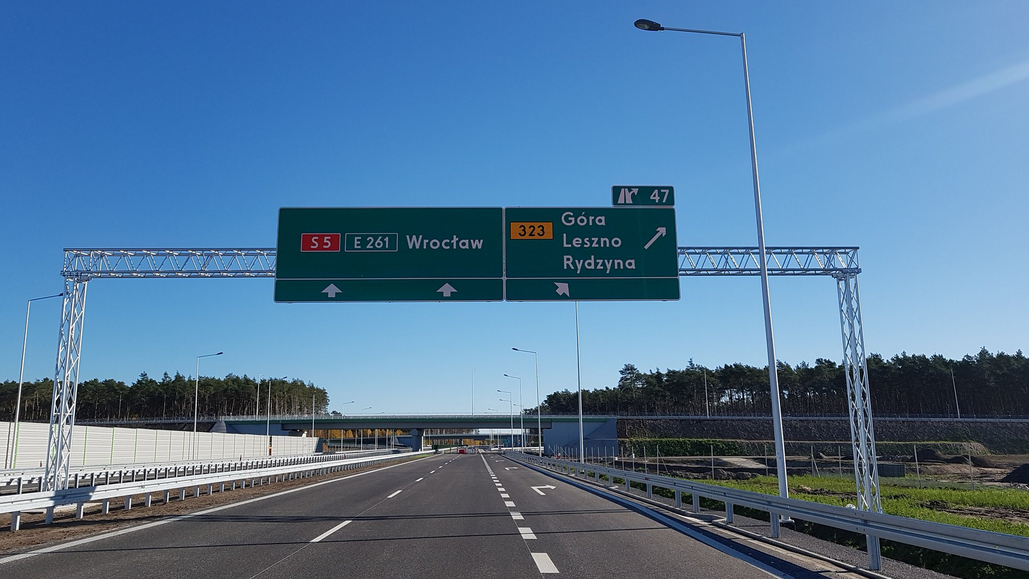 Ogółem budowa odcinka S5 trwała 28 miesięcy