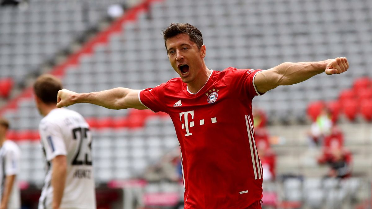 PAP/EPA / ALEXANDER HASSENSTEIN / Na zdjęciu: Robert Lewandowski