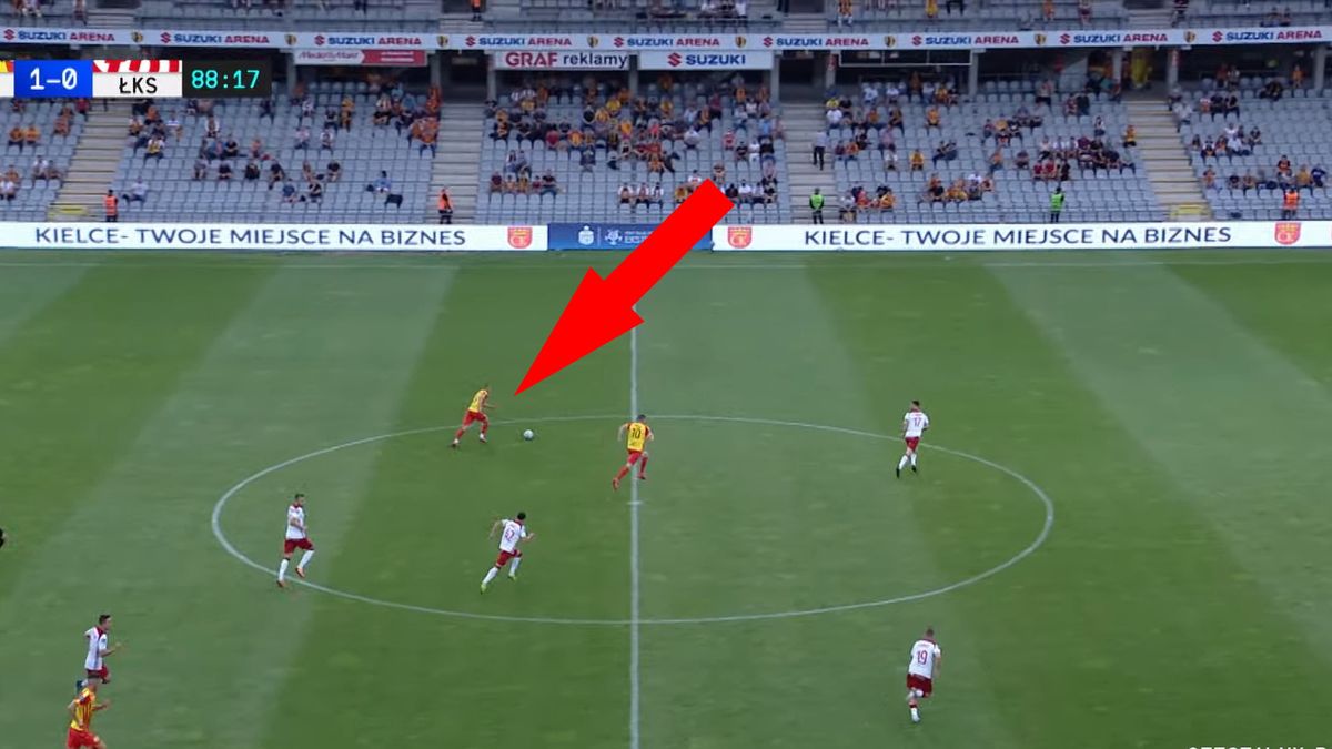 YouTube / Ekstraklasa / Daniel Szelągowski rusza z rajdem, po którym zdobył gola w meczu PKO Ekstraklasy Korona Kielce - ŁKS Łódź