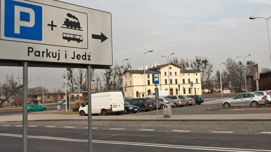 Parkingi Park &amp; Ride mają zachęcać kierowców do pozostawienia auta i przesiadania się na transport publiczny, co w efekcie ma odciążyć centrum miasta i poprawić jakość powietrza.