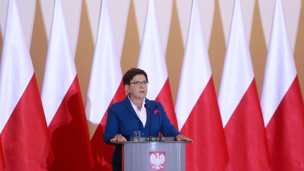Przed planowaną rekonstrukcją rzadu Beata Szydło chce osłabić Matuesza Morawieckiego
