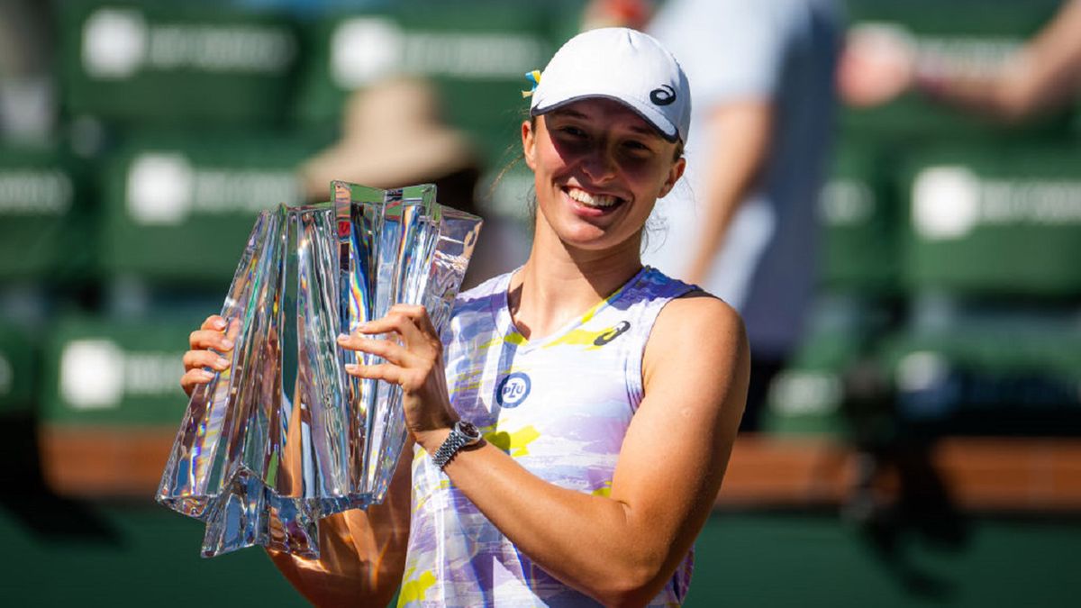 Zdjęcie okładkowe artykułu: Getty Images / Robert Prange / Na zdjęciu: Iga Świątek, mistrzyni BNP Paribas Open 2022