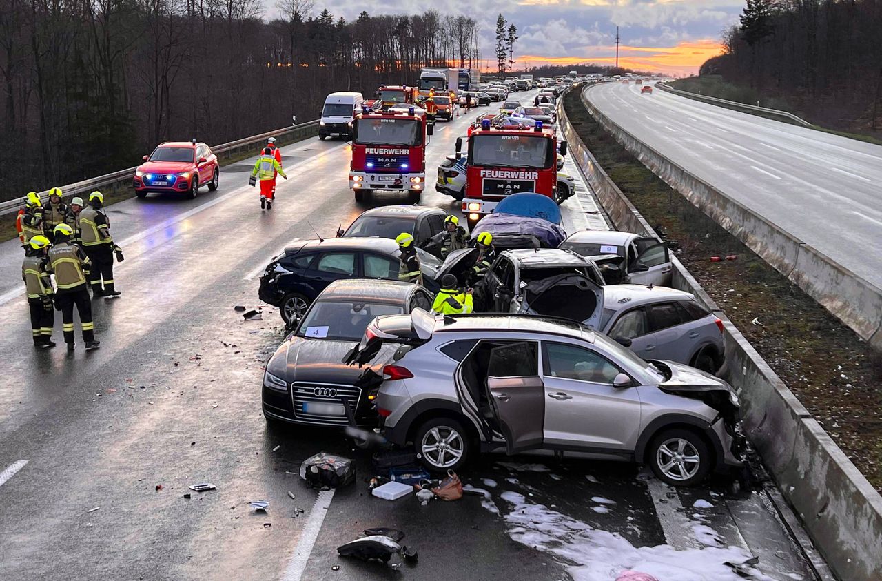 Karambol na niemieckiej autostradzie. Zabici i dziesiątki ranych