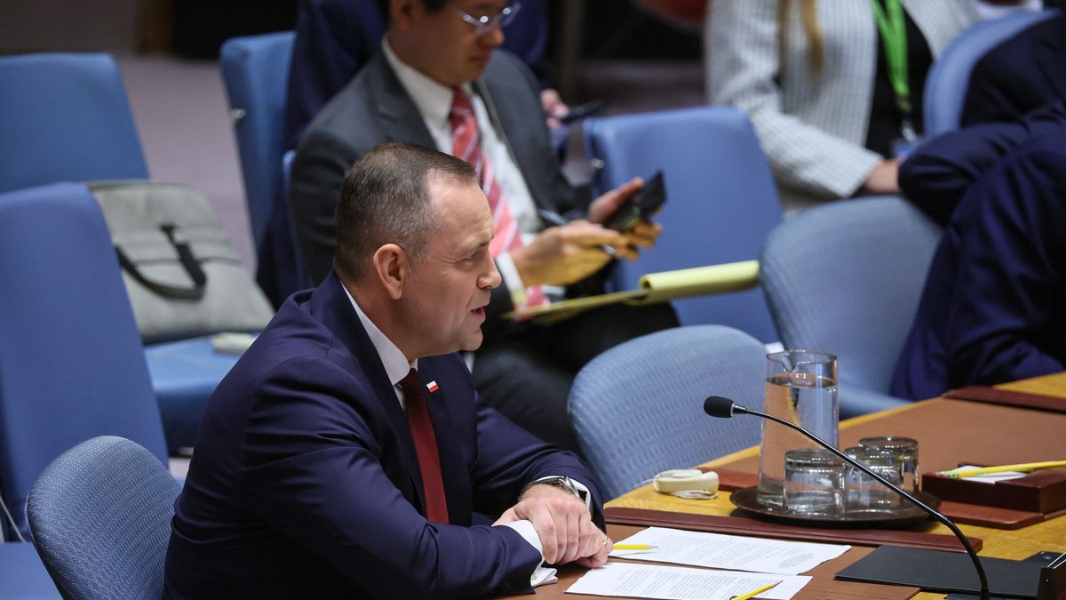 Nowy Jork, USA, 24.09.2025. Wizyta prezydenta RP w Stanach Zjednoczonych Ameryki. Prezydent RP Karol Nawrocki podczas debaty wysokiego szczebla Rady Bezpieczeństwa ONZ ws. sztucznej inteligencji, międzynarodowego pokoju i bezpieczeństwa, 24 bm. w siedzibie ONZ w Nowym Jorku. (mr) PAP/Leszek Szymański