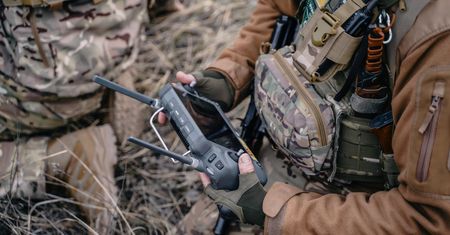 Ukraina zapowiada ataki na rosyjską energetykę. "Używajcie świeczek"