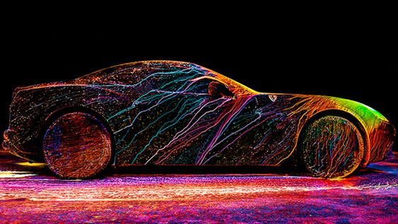 Ferrari California T w niecodziennej sesji z farbami UV w tunelu aerodynamicznym 1