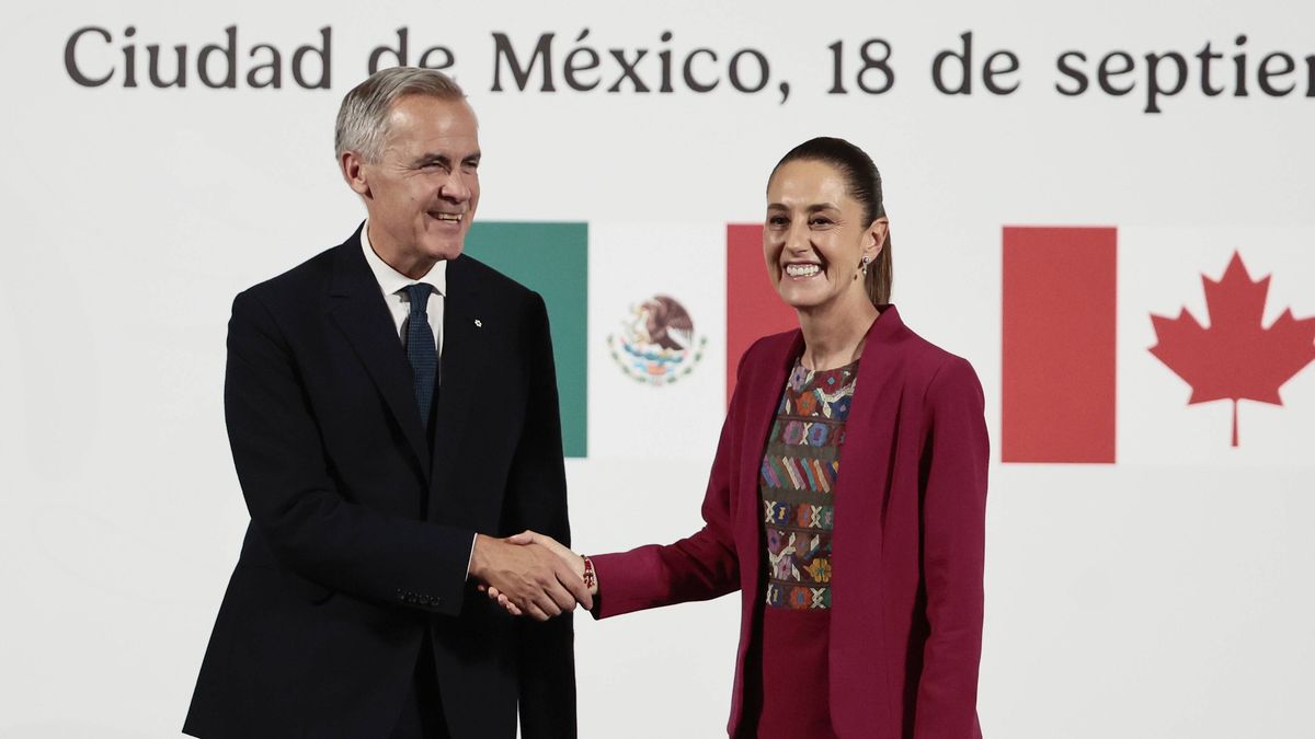 Mexico and Canada reach an agreement to ensure stability in the lead-up to the USMCA review
epa12388844 Mexican President Claudia Sheinbaum (R) greets Canadian Prime Minister Mark Carney (L) in Mexico City, Mexico, 18 September 2025. Mexican President Sheinbaum and Canadian Prime Minister Mark Carney agreed on an 'action plan' to strengthen bilateral relations amid uncertainty ahead of the scheduled 2026 review of the United States-Mexico-Canada Agreement (USMCA).  EPA/JOSE MENDEZ 
Dostawca: PAP/EPA.
JOSE MENDEZ
Flags, Trade, Talks, Canada, Mexico, North America