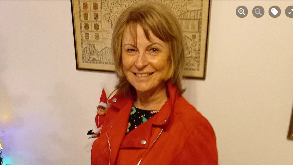 Kobieta wymaga od członków swojej rodziny opłaty za świąteczny posiłek