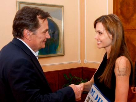 Jolie chce wspierać oświatę w Bośni