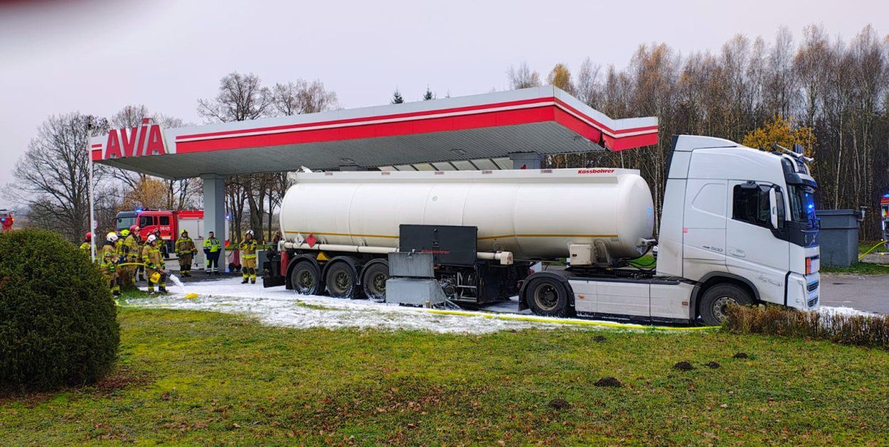 Silnowo: Wyciek paliwa na stacji. Strażacy ruszyli do akcji