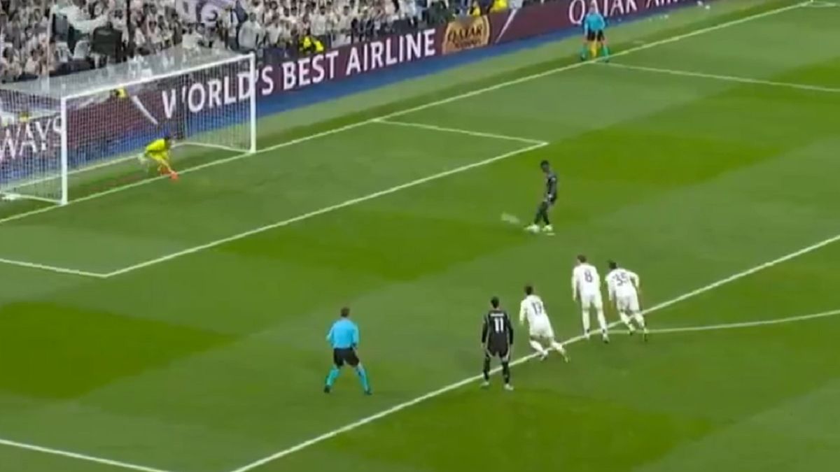 Twitter / Screen / Canal+Sport / Na zdjęciu: Bukayo Saka fatalnie wykonał rzut karny w meczu z Realem Madryt