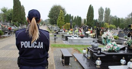To się nie mieści w głowie! Kobieta od roku okradała grób dziecka