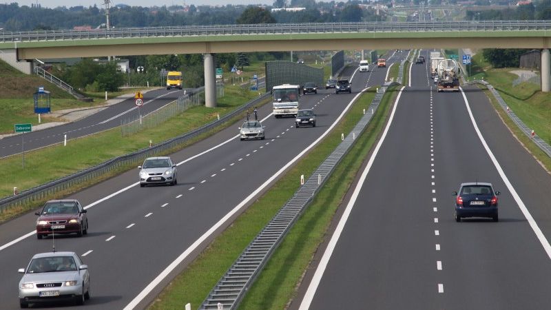 Od 1 listopada lista płatnych odcinków dróg dla pojazdów o masie powyżej 3,5 tony będzie dłuższa