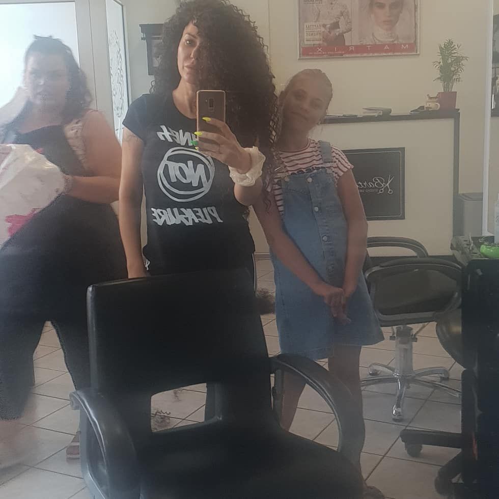 Iwona Węgrowska ma afro loki