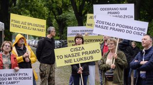 Protest ws. skoków spadochronowych pod Poznaniem. "Cisza to nasze prawo nie luksus"