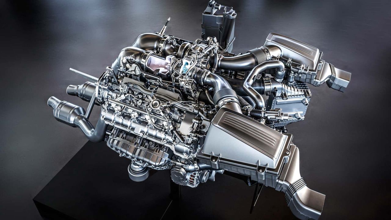 V8 ma się dobrze. Mercedes właśnie pracuje nad nowym silnikiem