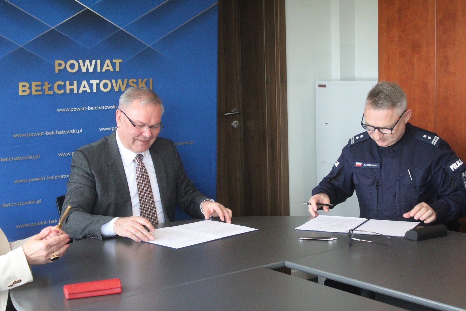 Powiat bełchatowski przekaże ponad 300 tysięcy złotych na wsparcie policji, straży pożarnej i szpitala