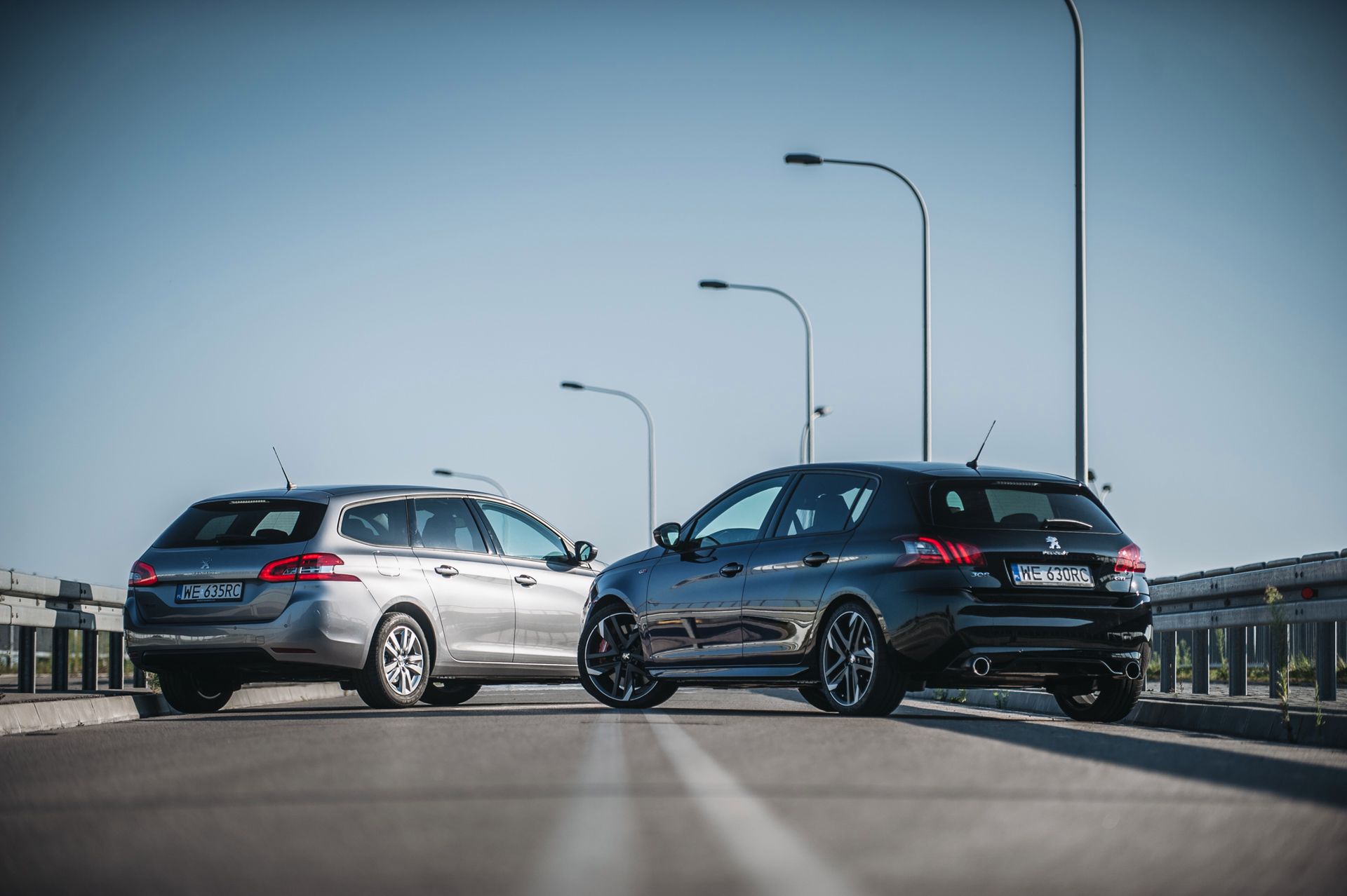Cieszą oko takie detale jak tylne światła w kształcie lwiej głowy - symbolu marki Peugeot
