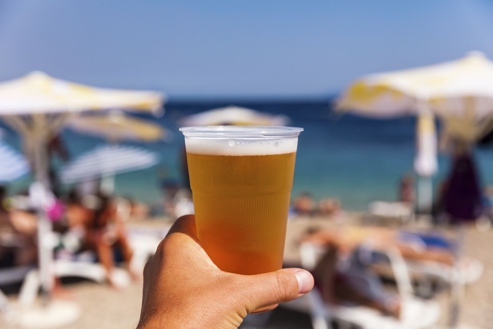 Jak picie piwa w upalne dni wpływa na organizm?