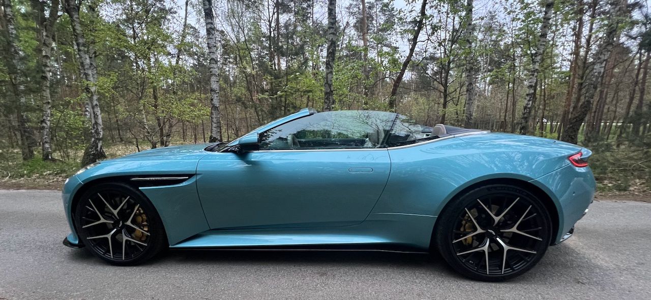 Aston Martin DB12 Volante