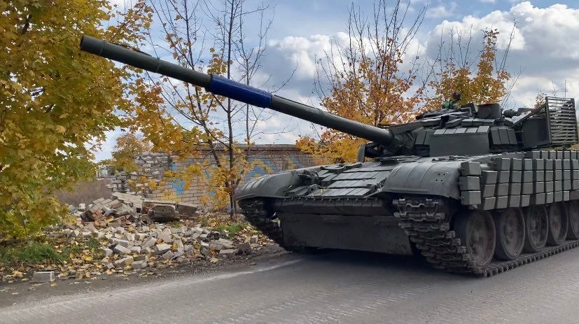Były polski T-72M1R w okolicy Bachmutu.