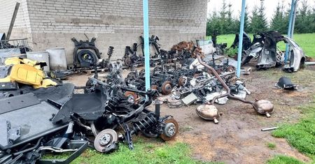 Uderzenie w grupę przestępczą zajmującą się kradzieżą samochodów z Niemiec.