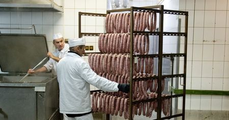 Długi producentów żywności. Najwiecej mają firmy z branży mięsnej