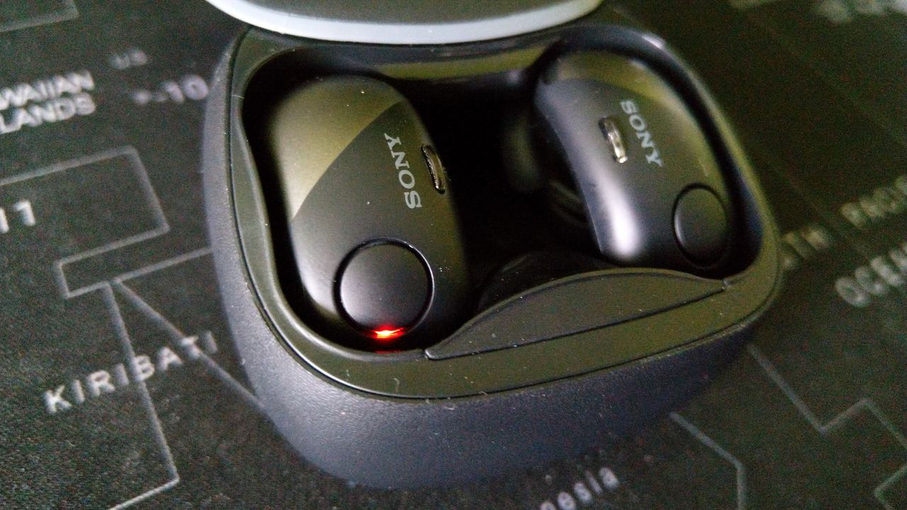 Recenzja Sony WF-SP700N — bezprzewodowe słuchawki douszne dla sportowców i nie tylko