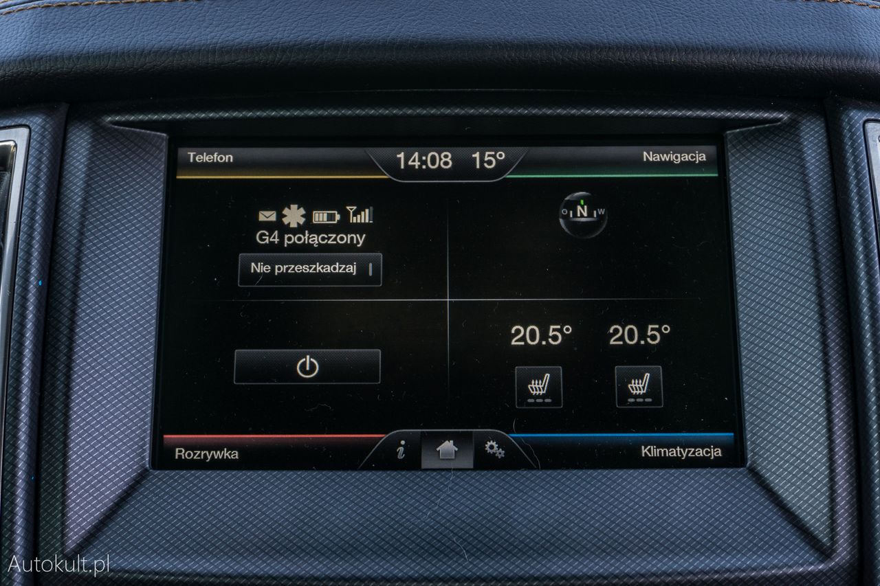 Panel systemu multimedialnego jest dokładnie taki sam jak w osobowych modelach Forda. Jego obsługa jest łatwa, a ekran wygląda na nowoczesny.