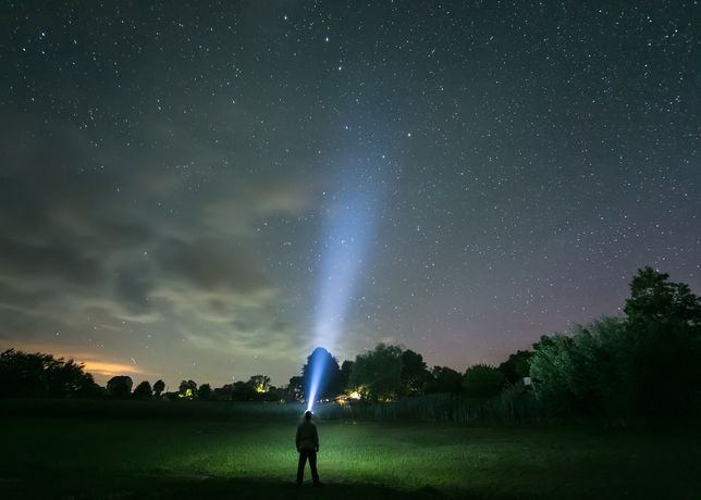 Perseidy 2019. Dziś noc spadających gwiazd. Zobacz relację ...