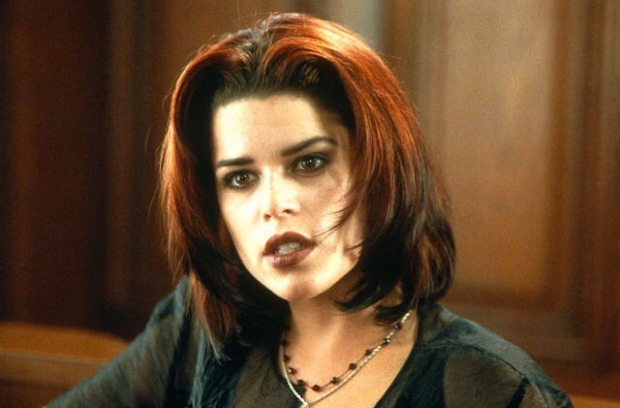 Neve Campbell w filmie "Szkoła czarownic" (1996)