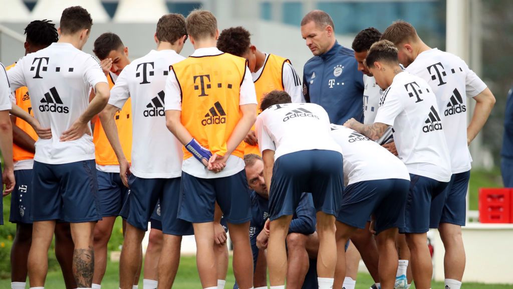 Getty Images / Alex Grimm/Bongarts / Na zdjęciu: piłkarze Bayernu podczas treningu