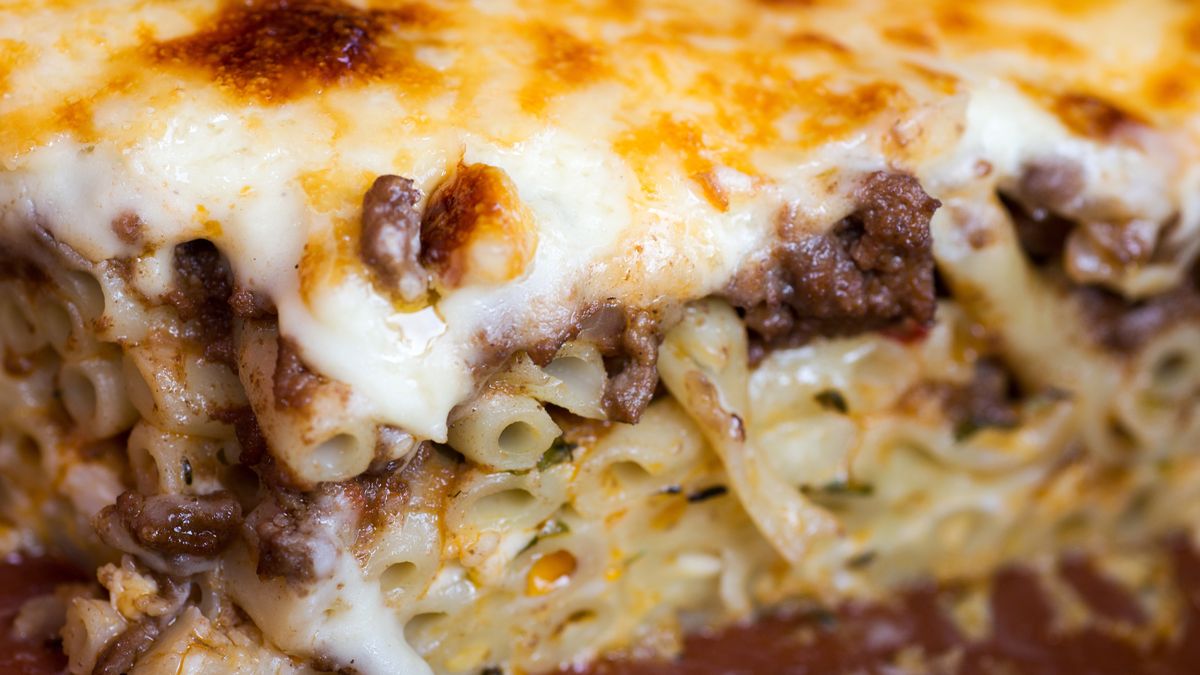 Grecka zapiekanka z mięsem mielonym