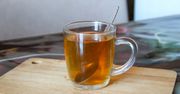 Wiele osób pije tę herbatę. Warto wiedzieć, jak wpływa na nasz organizm